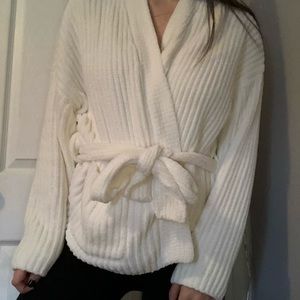 White cozy sweater/cardigan